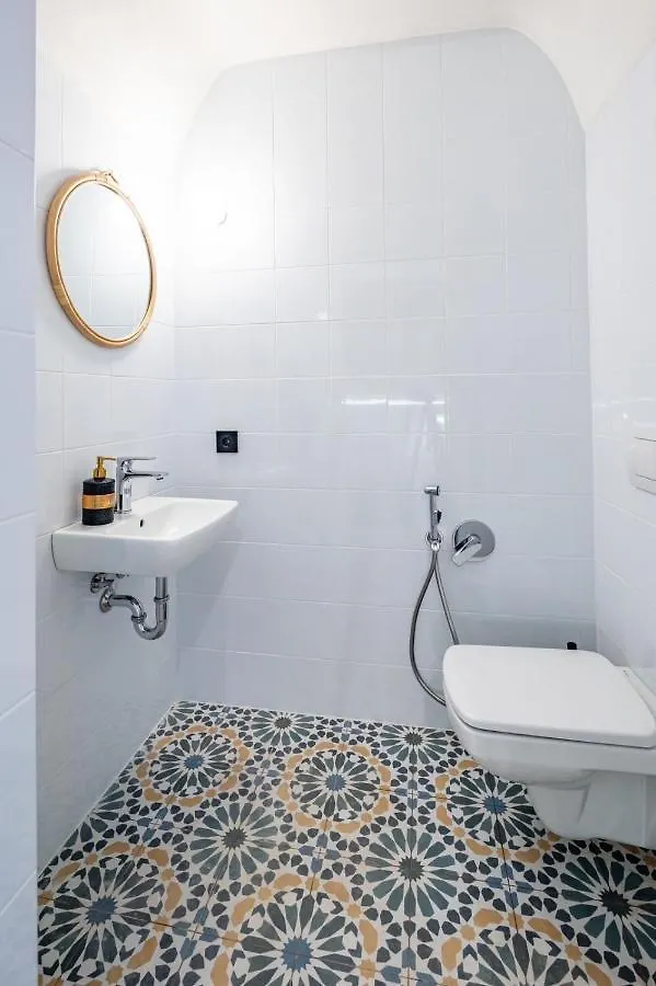 Onlviv Apartments Rynok Square 18 Four 0*, Lviv